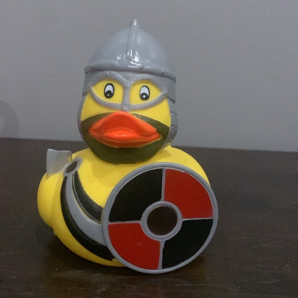 A collection of rubber ducks. - Picture 3 of 8